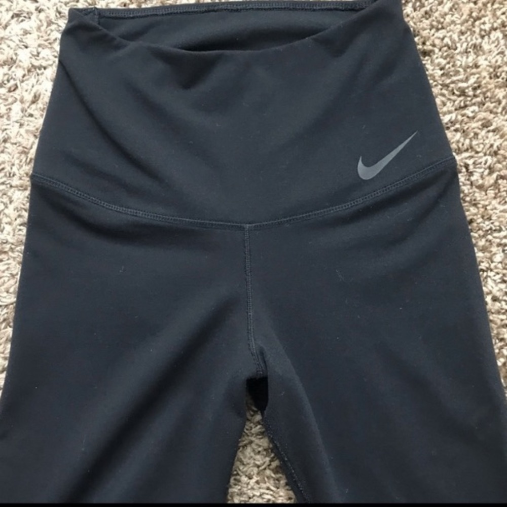 MOVING SALE! NIKE LEGGINGS